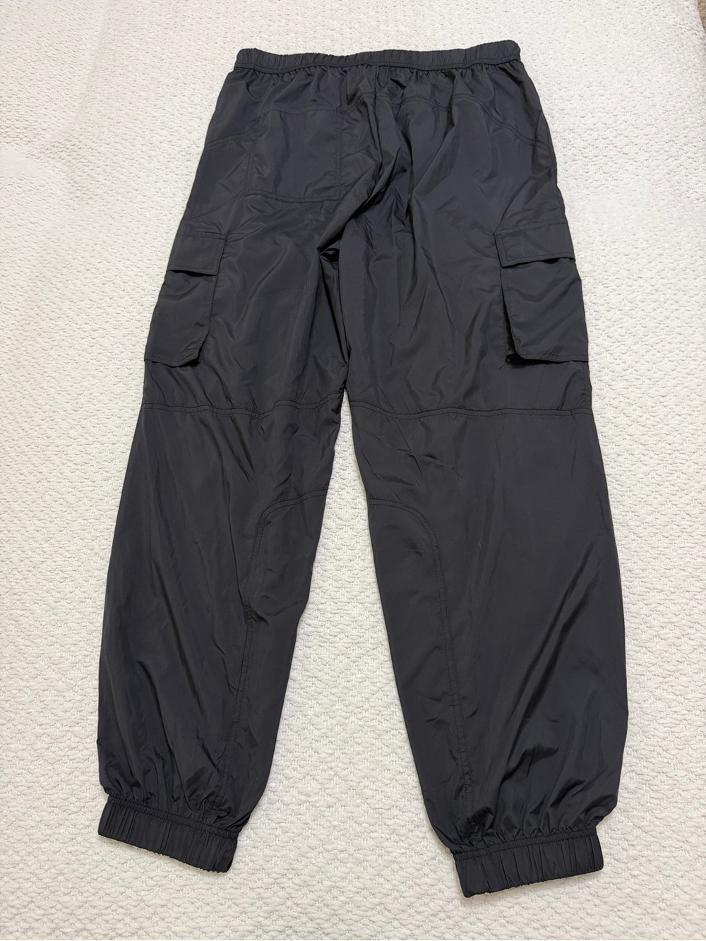 Fabletics Black Lightweight Cargo Parachute Jogger Women’s Size XL NWT - Picture 9 of 10